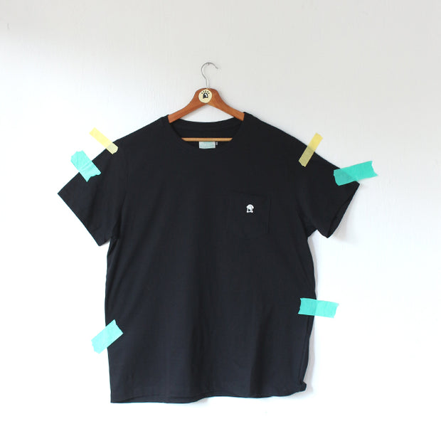 Camiseta Pilar All Eyes Preta Pocket