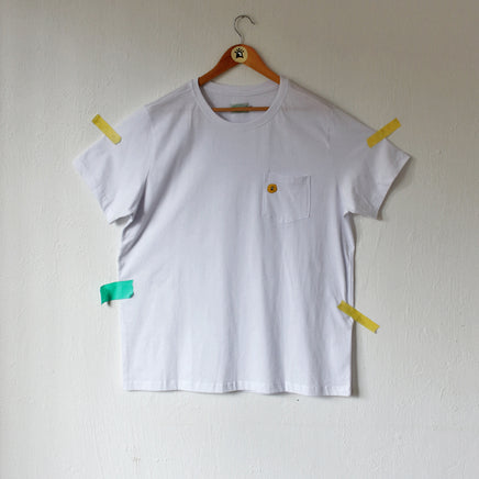 Camiseta Pilar All Eyes Branca Pocket