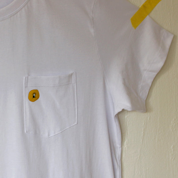 Camiseta Pilar All Eyes Branca Pocket