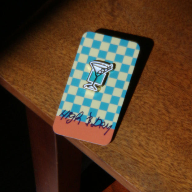 Pin Metálico High & Dry — Martini